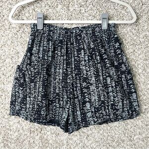 Fresh Produce Shorts Women’s Small Black Patterned with Pockets